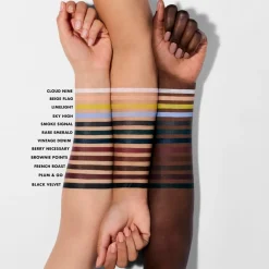 New e.l.f. Beige Flag Smokey Kohl Eyeliner Oogpotlood