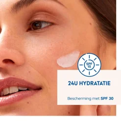Online NIVEA SPF30 24H Hydration Voedende Dagcrème Dagcreme